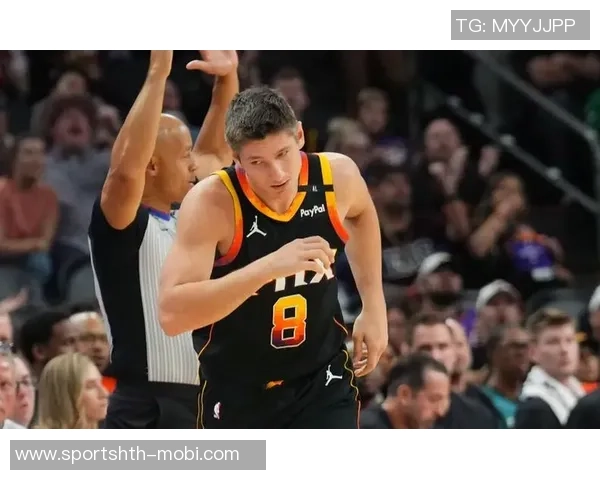 格雷森阿伦称赞布克传球能力称自己会积极跑位配合突破